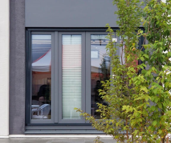 北欧流の高断熱窓をさらにおしゃれに！オリジナルブラインドの魅力 |家