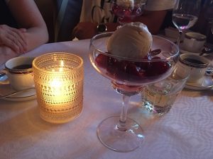 苺　アイスクリーム　大きいの画像