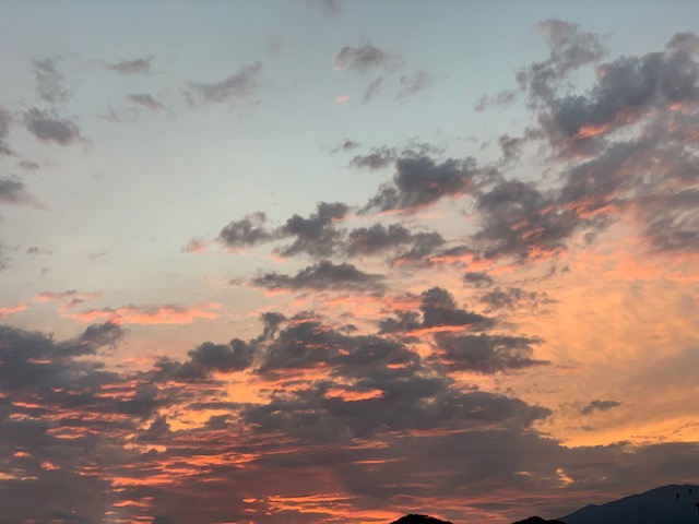 夕涼み。省エネな暮らし。光熱費を抑え夏に涼しく暮らすために簡単に出来る工夫。