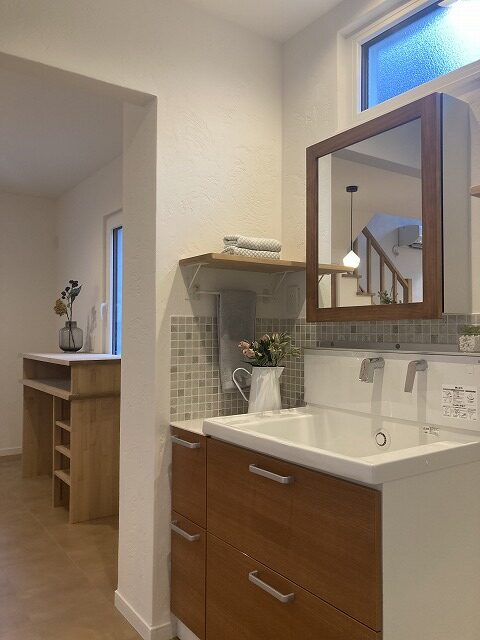 住吉町 半造作洗面 タイル 1面鏡の画像
