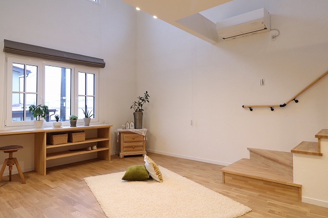 住吉町 リビングカウンター 吹抜の画像
