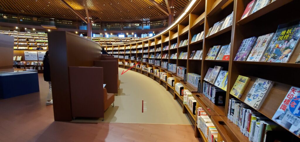 石川県立図書館の内部の画像