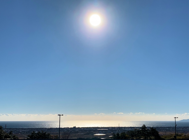 昼間の太陽光 昼白色の画像