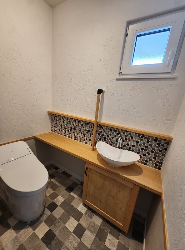 トイレの造作手洗い施工事例｜岩手県で高断熱注文住宅を考えるなら大共ホームの画像