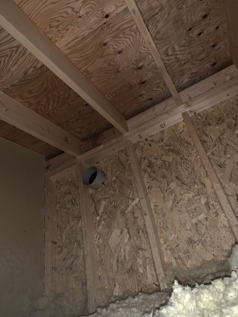 アパートの小屋裏の画像