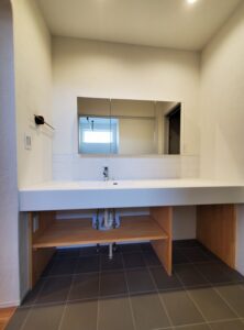 sites/6/2025/10/d64493a48b82322c1708f8b47a905bf7-222x300.jpgの画像