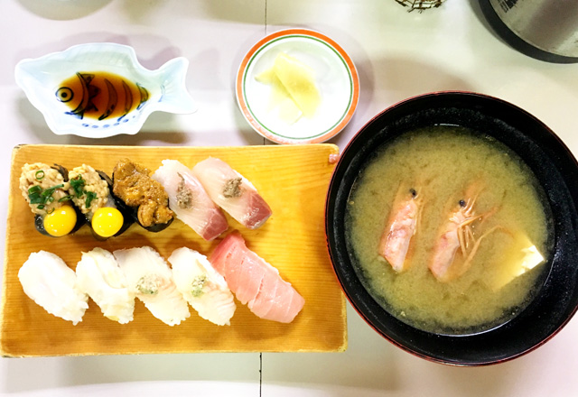 ぶり・ひらめ・本マグロ中トロ・つぶ貝・うに・月見納豆・えび汁の画像