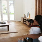 大屋根の家を撮影する13号の画像