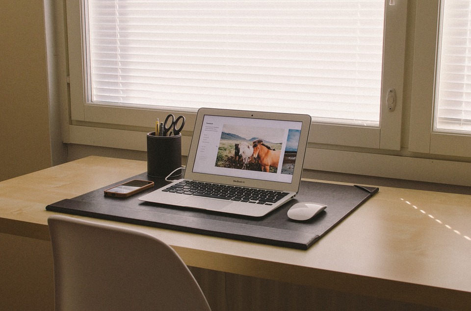 sites/9/2019/03/home-office-438386_960_720.jpgの画像