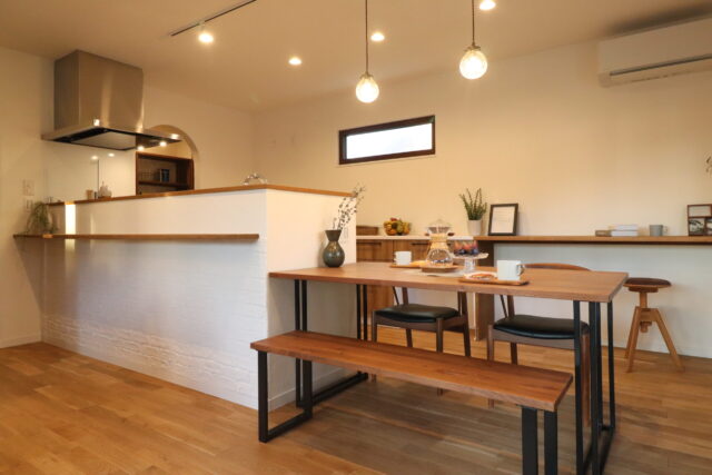 配膳に便利な横並びダイニング｜岩手県で注文住宅を建てるなら大共ホームの画像