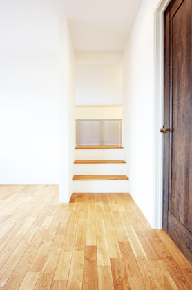 滝沢市鵜飼諸葛川│無暖房の家のロフト階段の画像