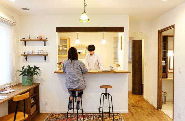 滝沢市葉の木沢山│コーギーと暮らすあったかお家カフェのダイニングキッチンの画像