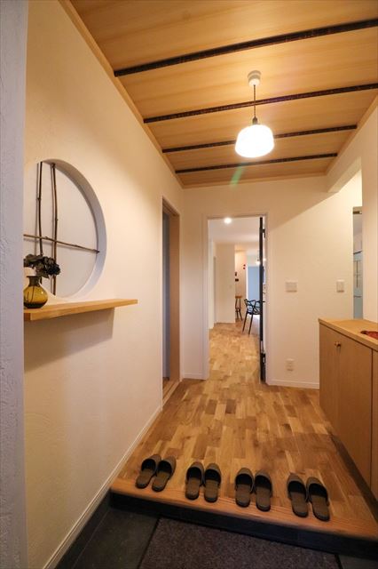 和の趣きを愉しむ平屋の玄関の画像