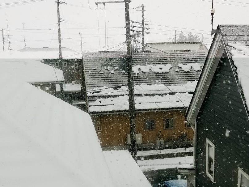 岩手の雪と屋根素材の画像