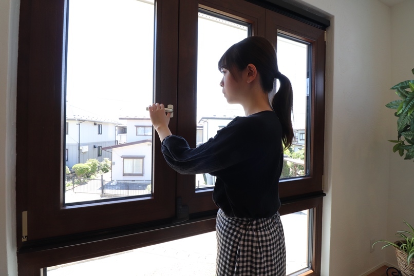 バルコニーのように全開放する高窓(2)の画像