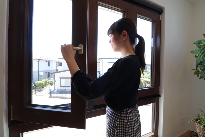 バルコニーのように全開放する高窓 (3)の画像