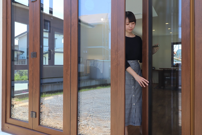 大きく開く窓(2)の画像