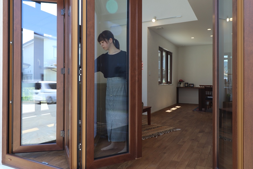 大きく開く窓(6)の画像