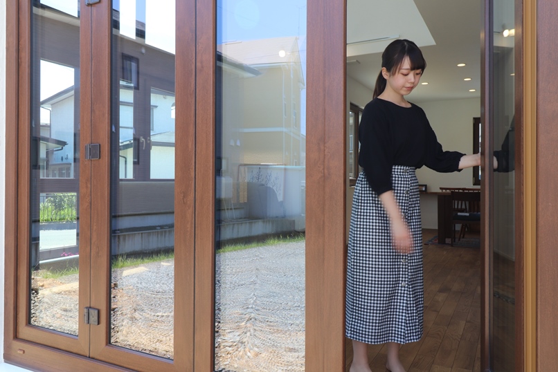 大きく開く窓(3)の画像