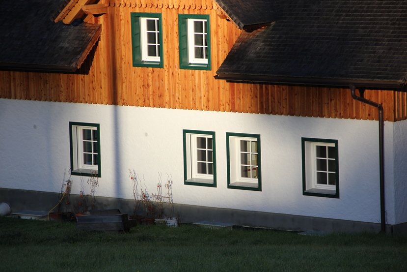 家の窓の奥行：オーストリア