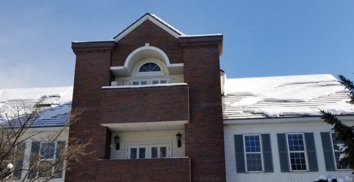 雪のある岩手の屋根の風景の画像