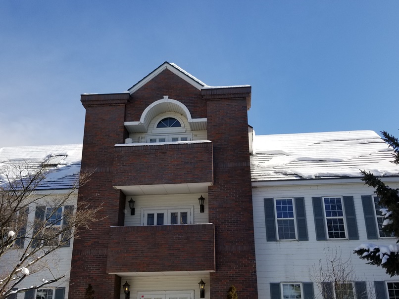 雪のある岩手の屋根の風景