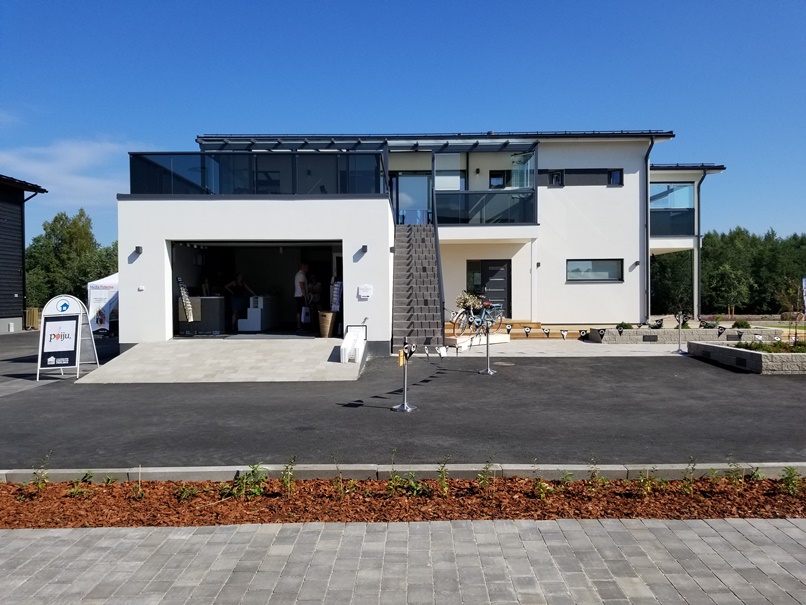 北欧住宅の窓色1の画像
