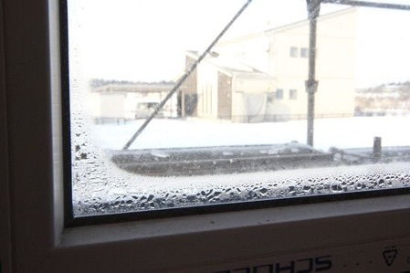 トリプルガラス窓結露の画像