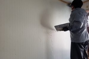 子ども部屋を漆喰に塗り替え