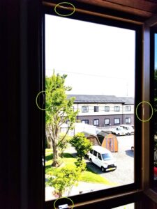 ドレーキップ窓の仕組み (2)内開きの画像