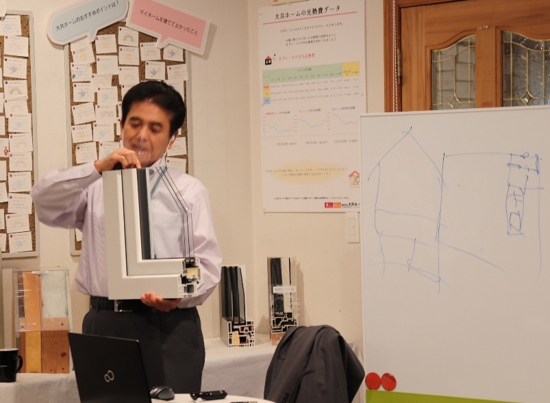 冬の窓のことの画像