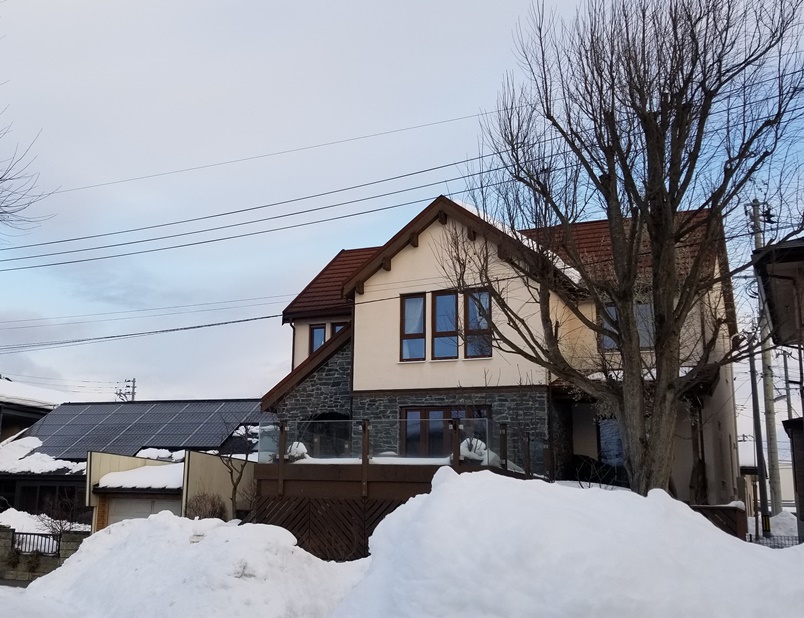 住宅展示場の屋根の画像