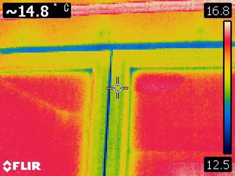 ドイツの高断熱サッシと窓のヒートブリッジ 上部