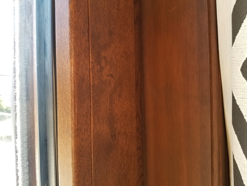 木製サッシのような樹脂サッシ：屋内の色合い (2)