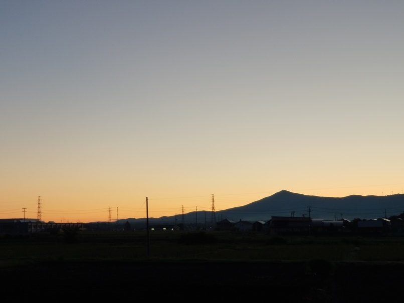 夜明け前の姫神山の画像