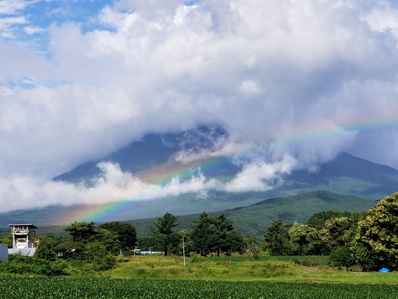 岩手山と虹