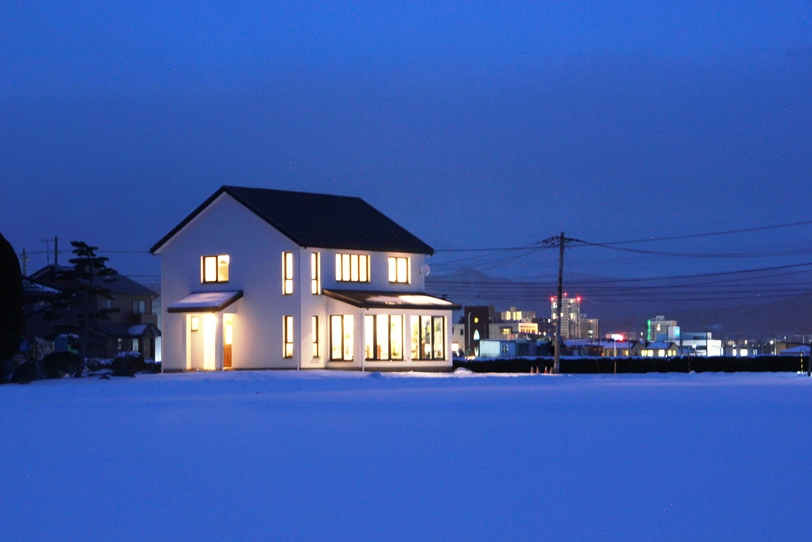岩手の雪景色に映える家(5)