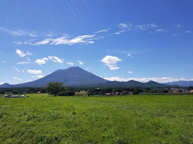 快晴の中での岩手山