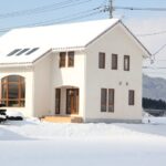 岩手の雪景色に映える家(1)の画像