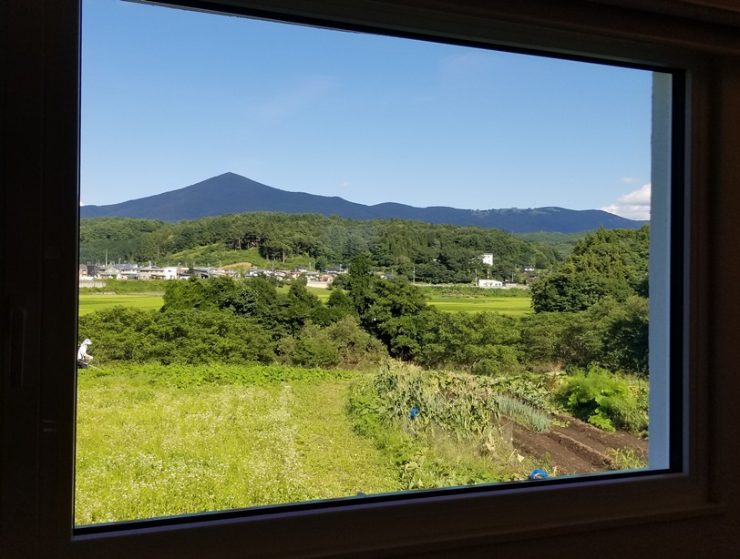 屋内からの姫神山