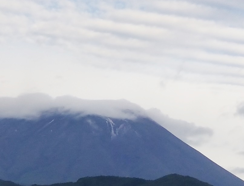 岩手山初冠雪？