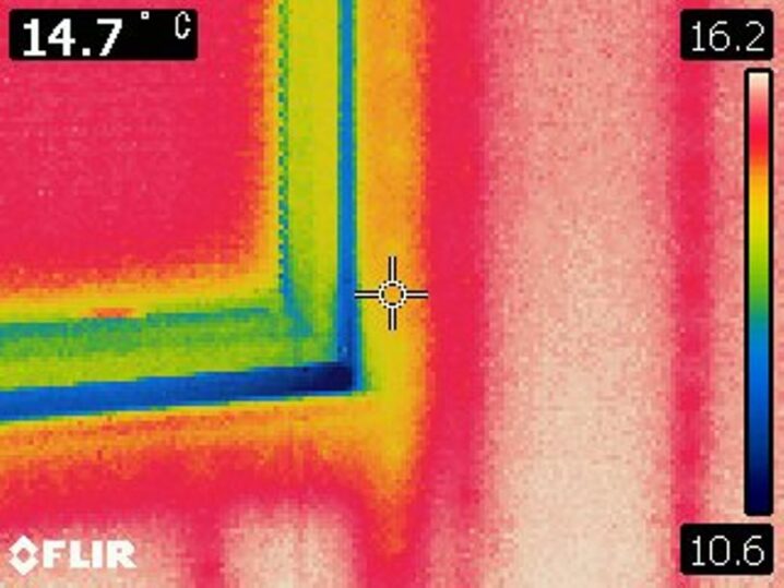 ドイツ製樹脂トリプルガラスヒートブリッジ対策施工の画像