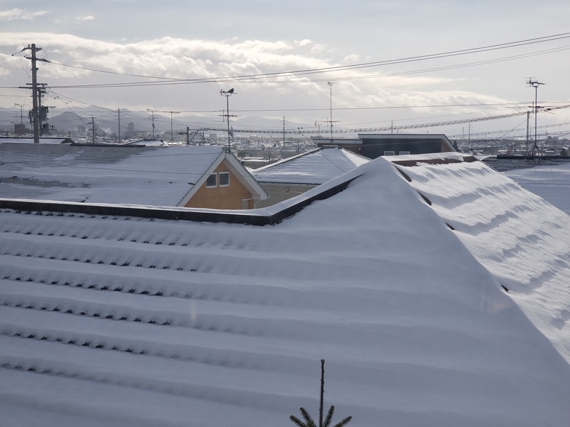 住宅の屋根の雪って(5)