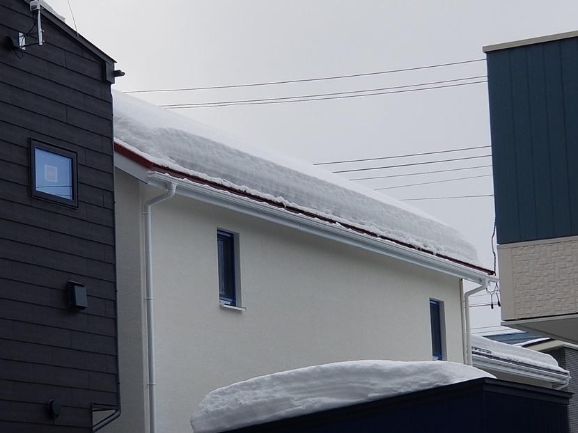 屋根北側斜面の雪1の画像