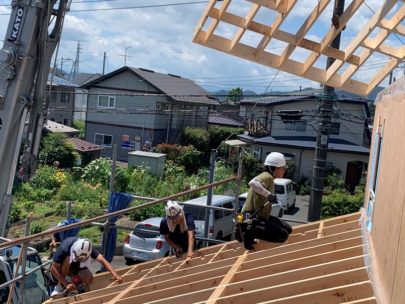 超高断熱住宅の一日上棟 (1)