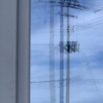 電柱が3本に見える分身の術の画像