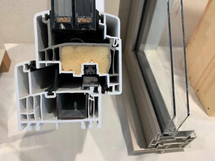 高断熱サッシ断面の画像