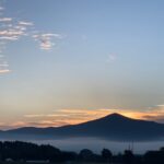夜明け前の姫神山の画像