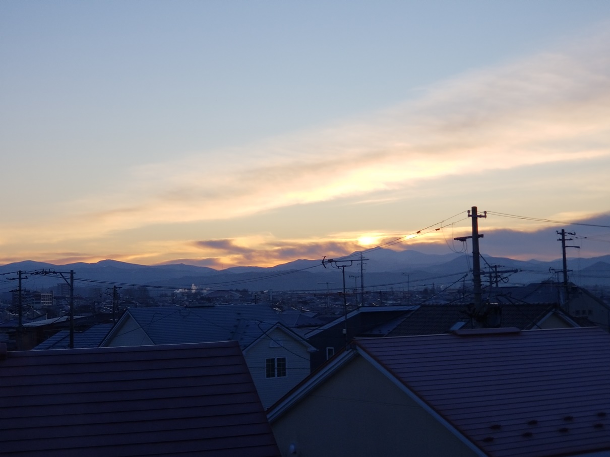 高断熱住宅上棟日の夜明けの画像