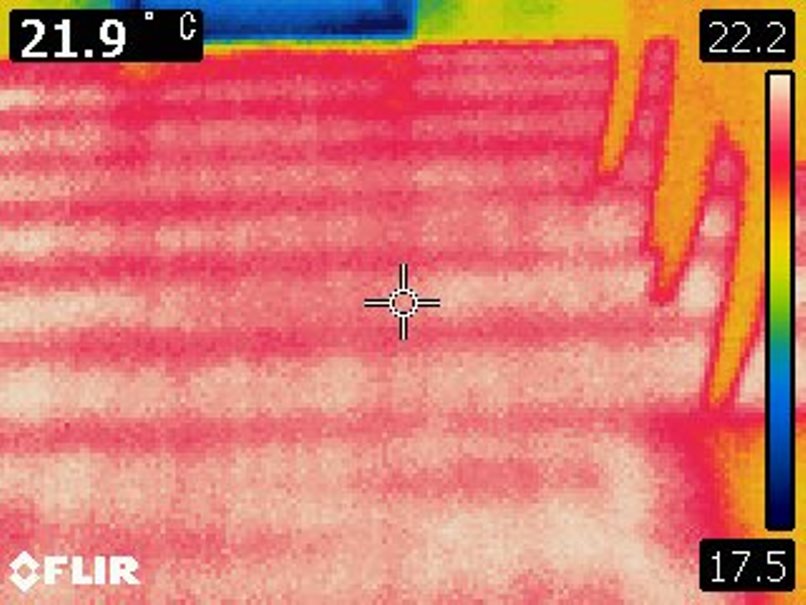 サーモカメラ越しの温水床暖房